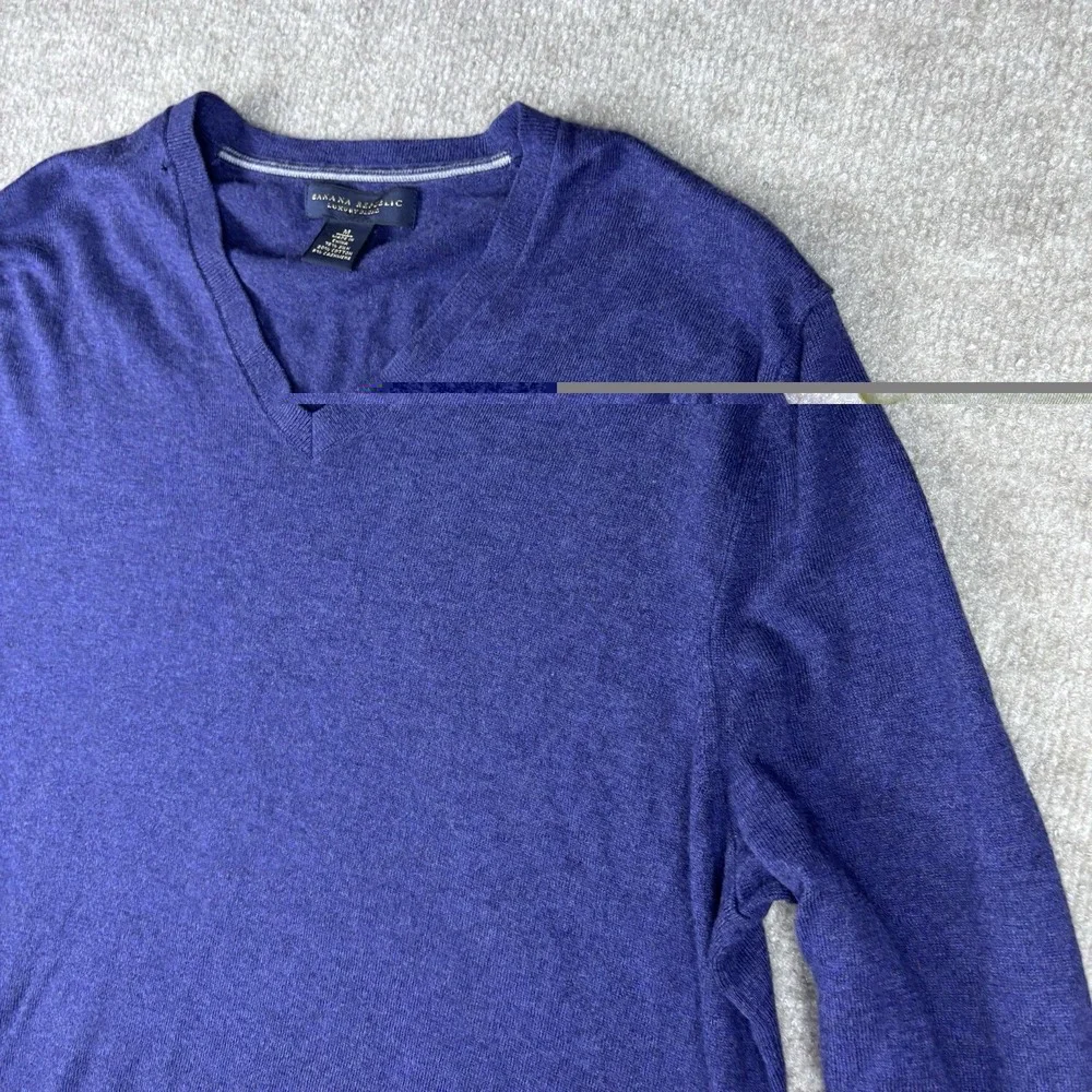 Banana Republic Luxury Blend Sweater Mens M Blue Silk Cashmere V Neck